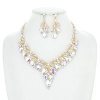 V RHINESTONE AND PEARL NECKLACE SET