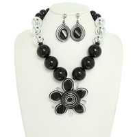 FLOWER STATEMENT NECKLACE SET